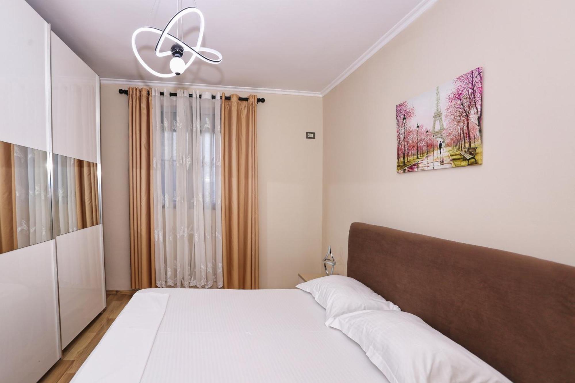 R&B City Center Apartment Tirana Exterior photo