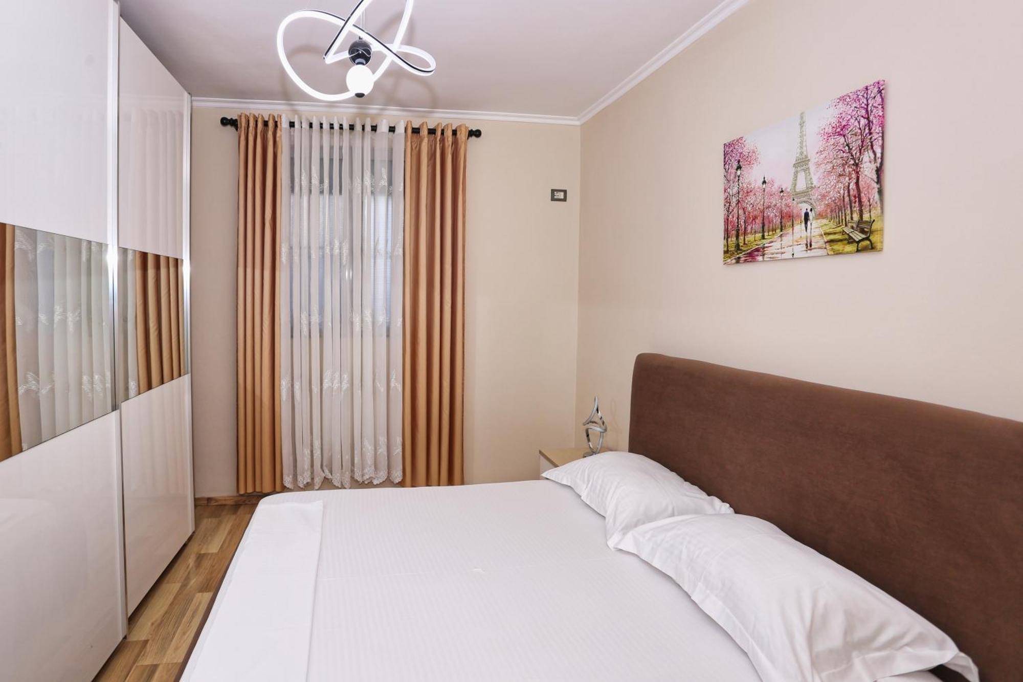 R&B City Center Apartment Tirana Exterior photo