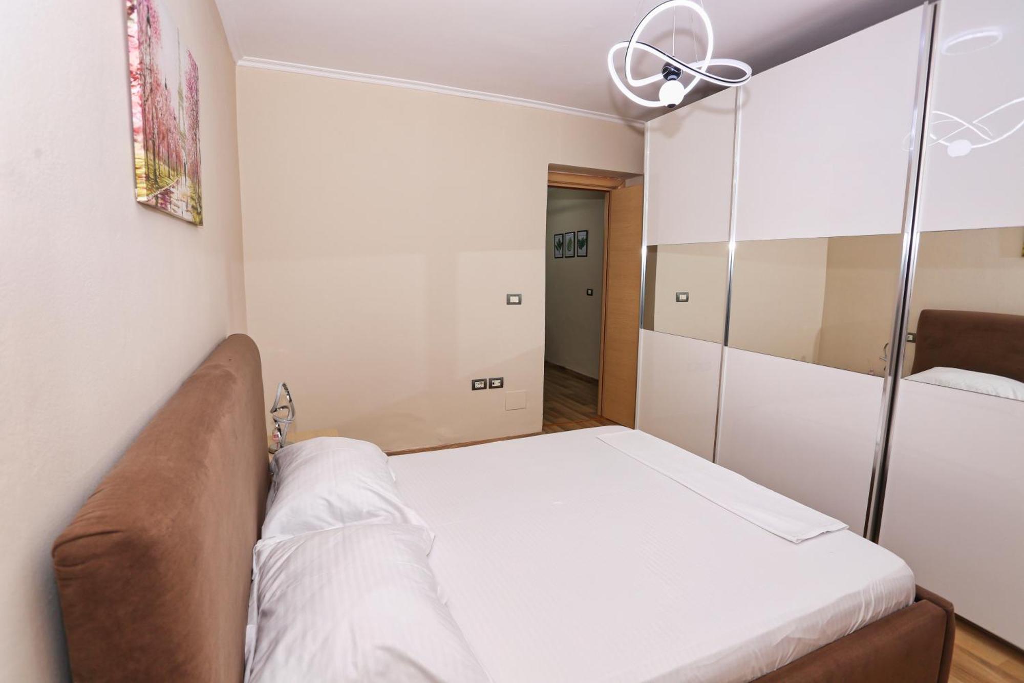 R&B City Center Apartment Tirana Exterior photo