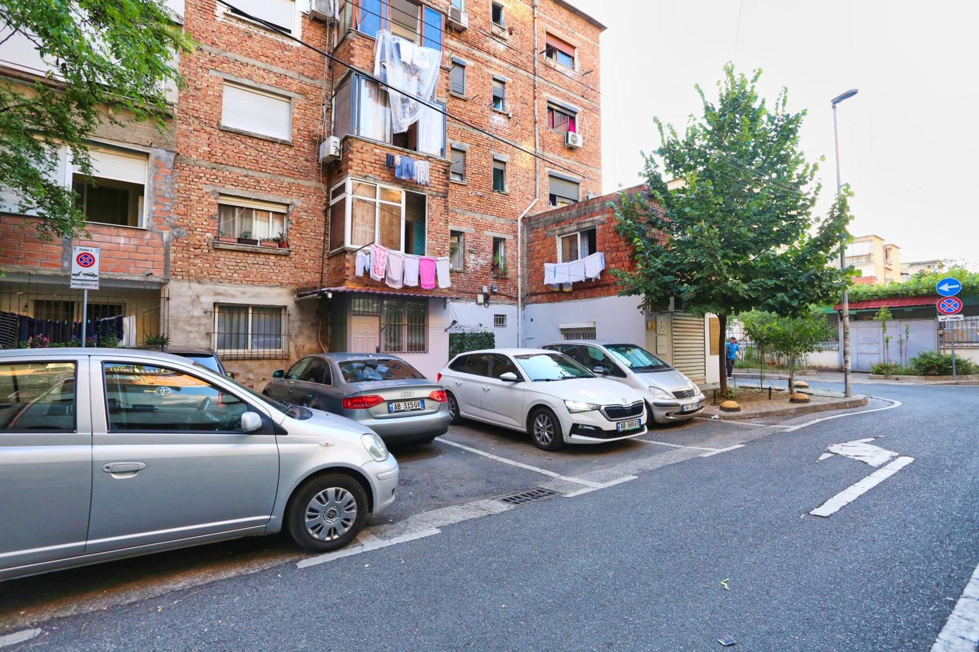 R&B City Center Apartment Tirana Exterior photo